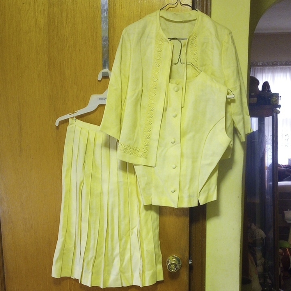 Rosecrest Size 14 Three Piece Yellow Pleated Skirt Set w/ Sleeveless Top, Jacket